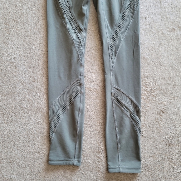 Lululemon Bootcamp Ready Tight 25" Grey Sage size 2 - Picture 5 of 14